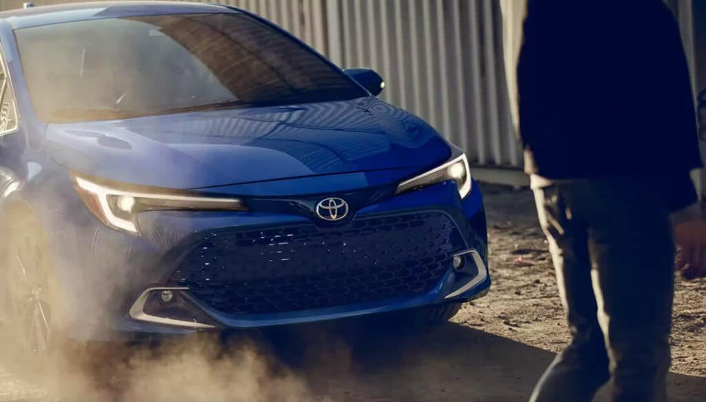 [Imagen del interior tecnológico del Toyota Corolla Hatchback 2024]