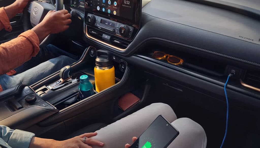 [Imagen de la amplia cabina del Toyota Grand Highlander 2024]