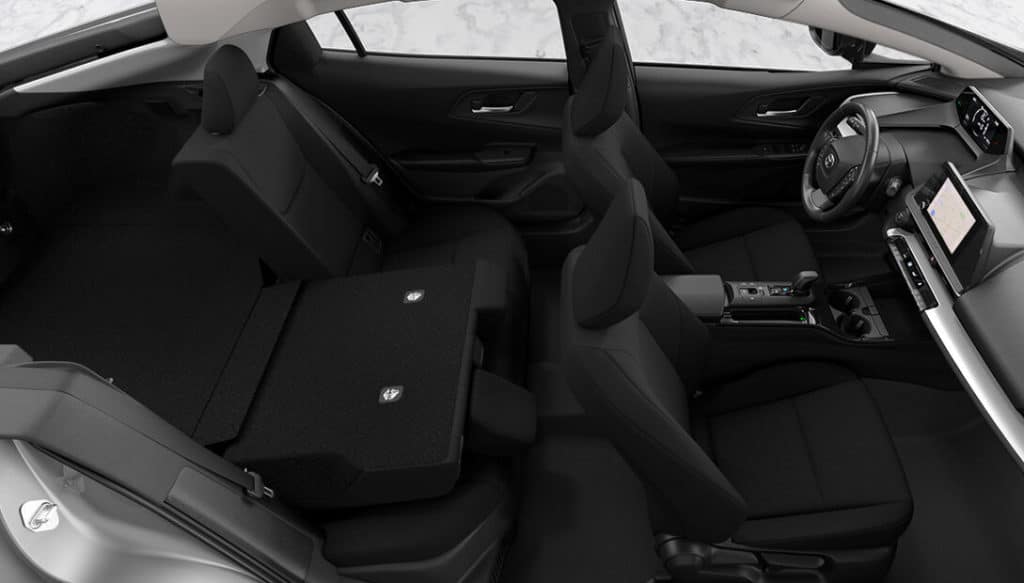 [Imagen: Interior cómodo y tecnológico del Toyota Prius 2024]
