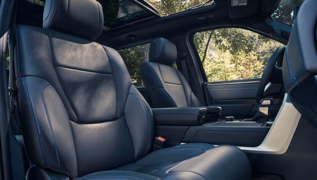 [Imagen del interior espacioso de la Toyota Tundra 2024]